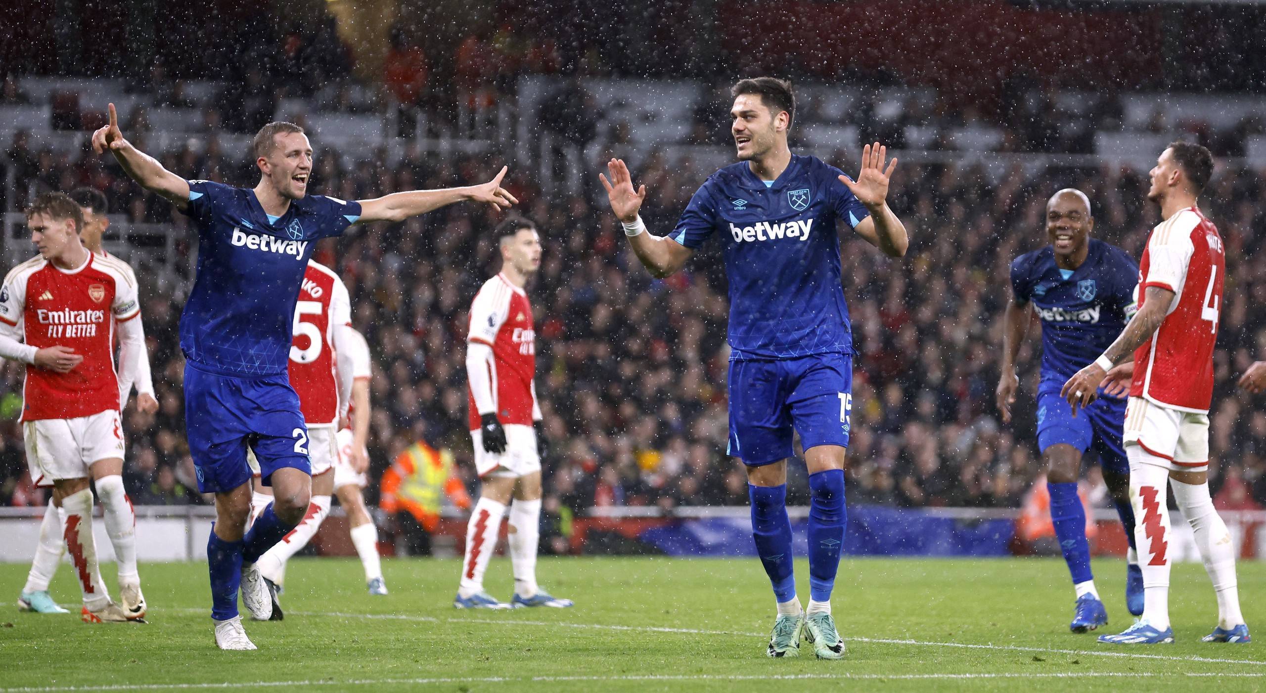 世体：吉列前往巴萨一队训练；法蒂可能出战赫罗纳